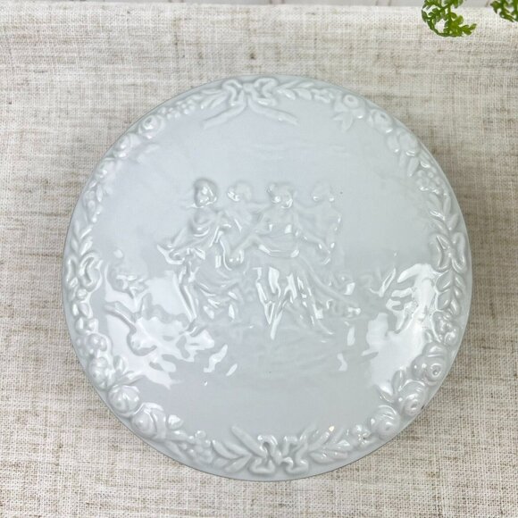 Vintage Capodimonte Jewelry Powder Box White Porcelain Embossed Gilded Dresser - Picture 1 of 11